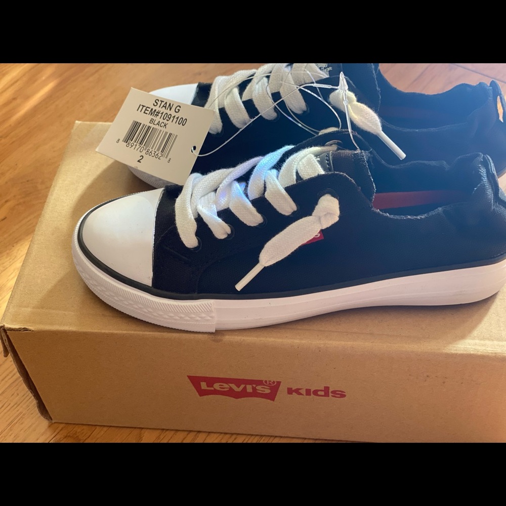 Levi’s girl sneakers size 2 - Picture 4 of 4